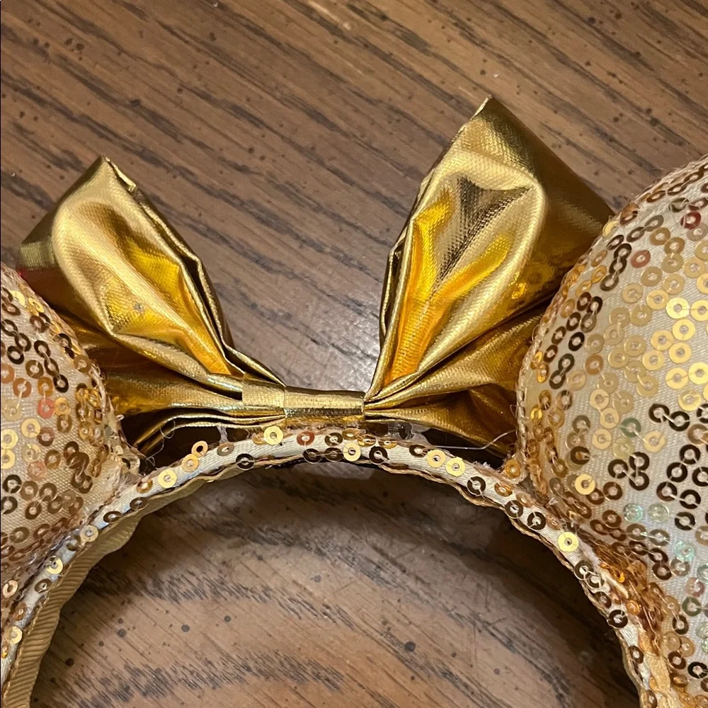 Disney Minnie Mouse Ears headband with‎ sequins and embellishments